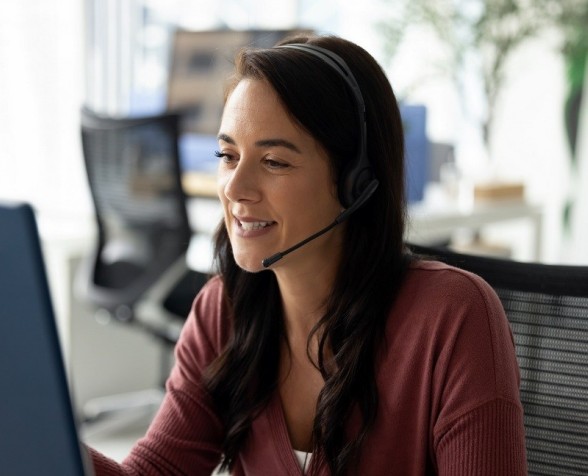 jan-newsletter-agent-at-desk